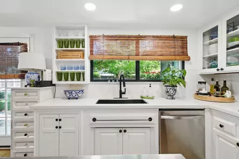 Kitchen - 6966 Granada Dr, Redding, CA 96002 photo 3 of 7