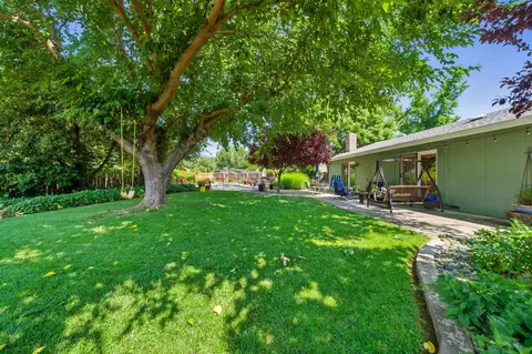 Exterior - 6966 Granada Dr, Redding, CA 96002 photo 22 of 35