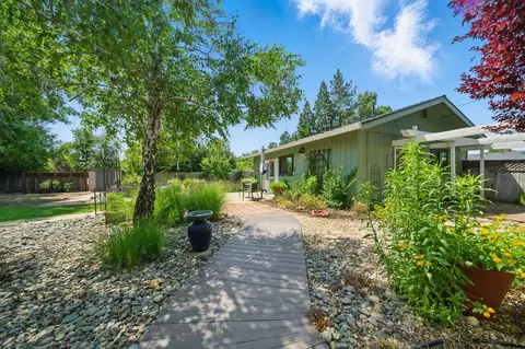 Exterior - 6966 Granada Dr, Redding, CA 96002 photo 10 of 35