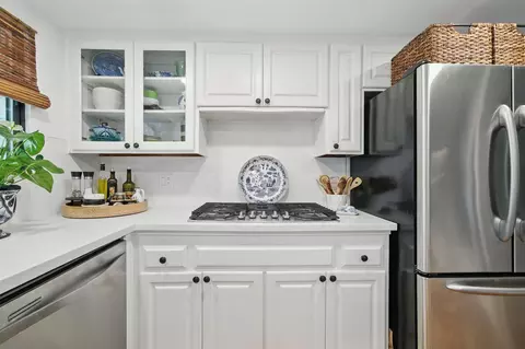 Kitchen - 6966 Granada Dr, Redding, CA 96002 photo 4 of 7