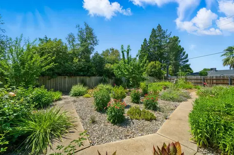 Exterior - 6966 Granada Dr, Redding, CA 96002 photo 14 of 35