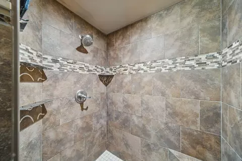 Bath - 6966 Granada Dr, Redding, CA 96002 photo 3 of 6