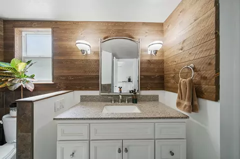 Bath - 6966 Granada Dr, Redding, CA 96002 photo 2 of 6