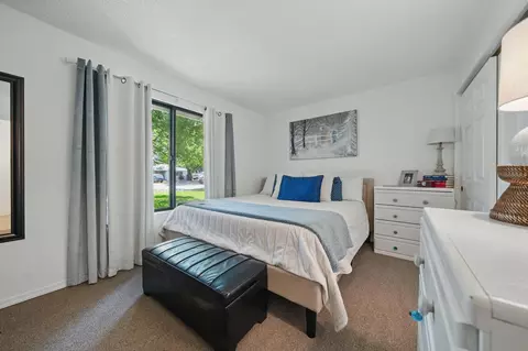 Bedroom - 6966 Granada Dr, Redding, CA 96002 photo 3 of 6