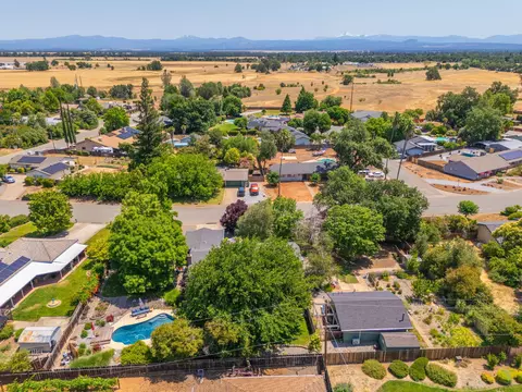 View/Area - 6966 Granada Dr, Redding, CA 96002 photo 4 of 8