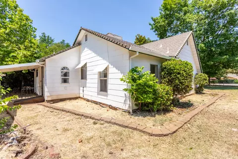 Exterior - 561 Hartnell Ave, Redding, CA 96002 photo 7 of 9