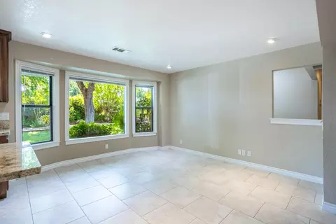 Living - 3484 Bello Ct, Redding, CA 96002 photo 4 of 5