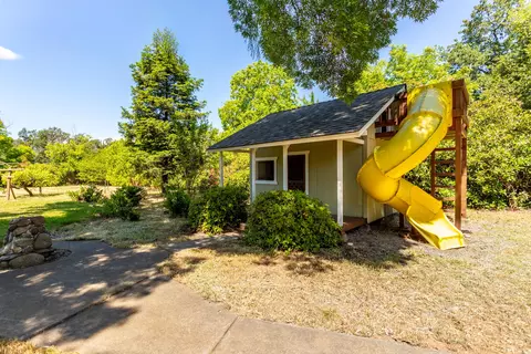 Exterior - 3484 Bello Ct, Redding, CA 96002 photo 7 of 15