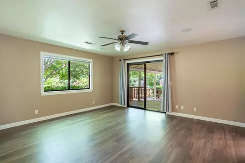 Living - 3484 Bello Ct, Redding, CA 96002 photo 5 of 5