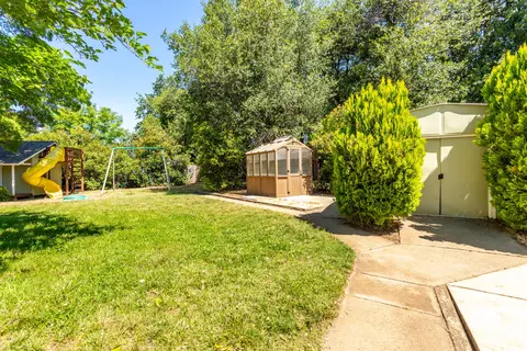 Exterior - 3484 Bello Ct, Redding, CA 96002 photo 6 of 15