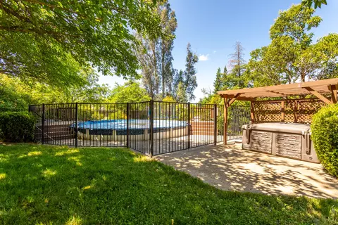 Exterior - 3484 Bello Ct, Redding, CA 96002 photo 9 of 15