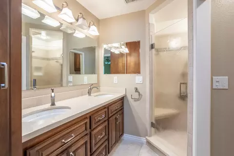 Bath - 3484 Bello Ct, Redding, CA 96002 photo 1 of 4