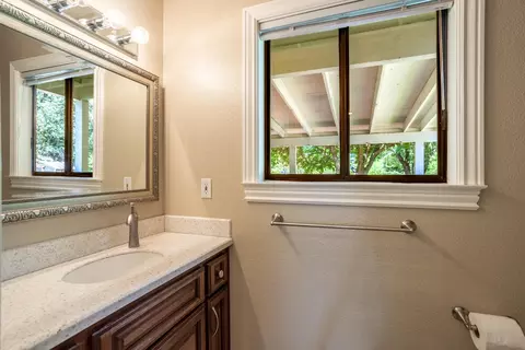 Bath - 3484 Bello Ct, Redding, CA 96002 photo 4 of 4