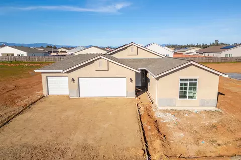 2526 Lawn Ln, Redding, CA 96002 photo 2