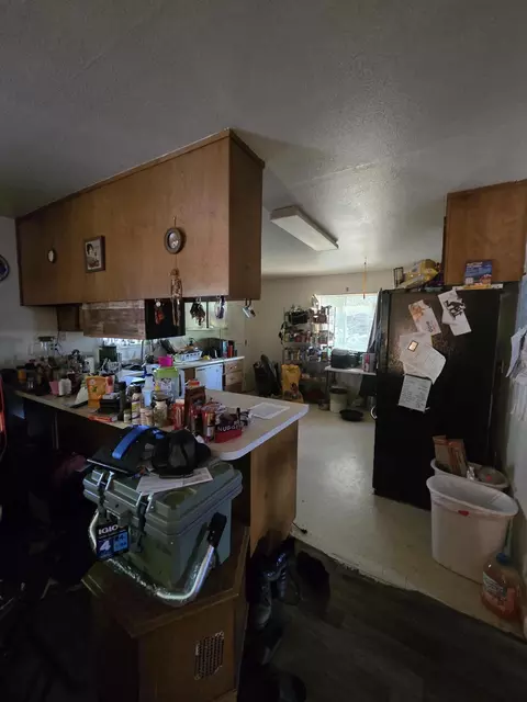 Kitchen - 1591 Canby Rd, Redding, CA 96002 photo 5 of 6