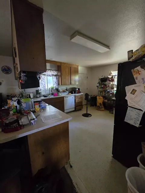 Kitchen - 1591 Canby Rd, Redding, CA 96002 photo 6 of 6
