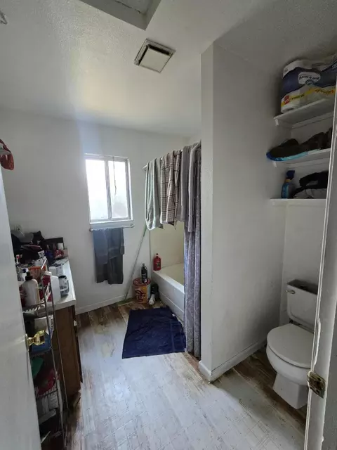 Bath - 1591 Canby Rd, Redding, CA 96002 photo 1 of 1