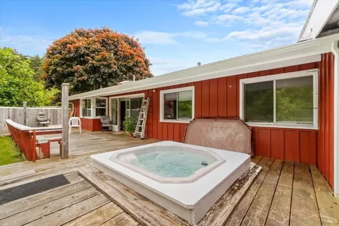 Exterior - 267 Beverly Ct, Arcata, CA 95521 photo 2 of 12