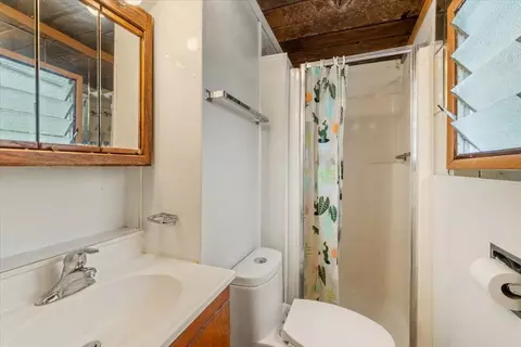 Bath - 267 Beverly Ct, Arcata, CA 95521 photo 5 of 5