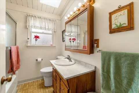 Bath - 267 Beverly Ct, Arcata, CA 95521 photo 4 of 5
