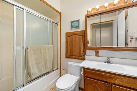 Bath - 267 Beverly Ct, Arcata, CA 95521 photo 3 of 5