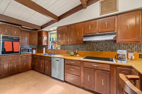 Kitchen - 267 Beverly Ct, Arcata, CA 95521 photo 2 of 6