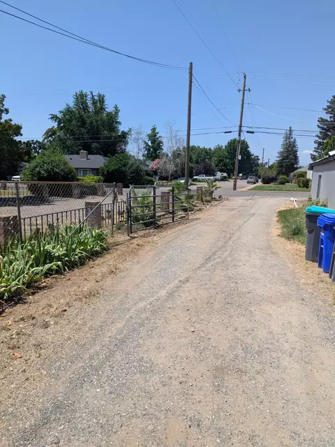 90 SE Gurnsey Ave, Red Bluff, CA 96080 photo 4