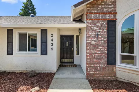 2439 Castlewood Dr, Redding, CA 96002 photo 4