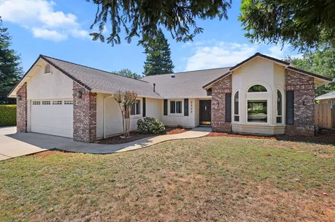 2439 Castlewood Dr, Redding, CA 96002 photo 3