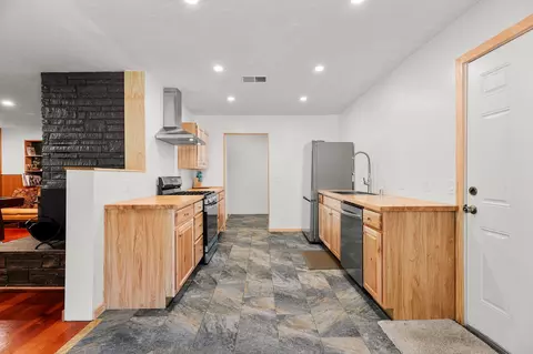 Kitchen - 3371 Bardick Rd, Anderson, CA 96007 photo 2 of 2
