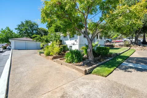 1865 Gold St, Redding, CA 96001