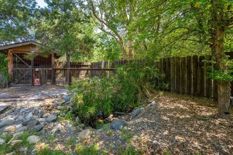 Exterior - 978 Fountain Cir, Redding, CA 96003 photo 19 of 24