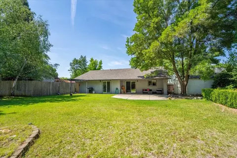 Exterior - 978 Fountain Cir, Redding, CA 96003 photo 13 of 24