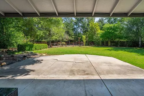 Exterior - 978 Fountain Cir, Redding, CA 96003 photo 14 of 24