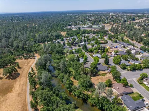 View/Area - 978 Fountain Cir, Redding, CA 96003 photo 6 of 6