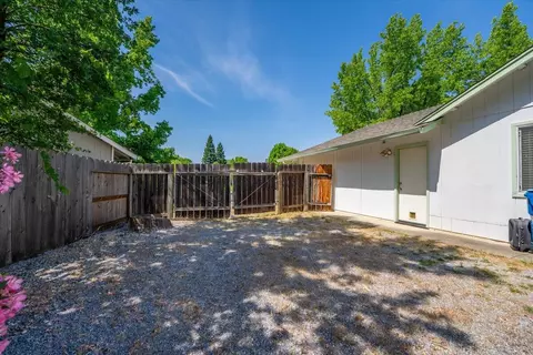 Exterior - 978 Fountain Cir, Redding, CA 96003 photo 7 of 24