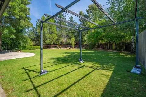 Exterior - 978 Fountain Cir, Redding, CA 96003 photo 18 of 24