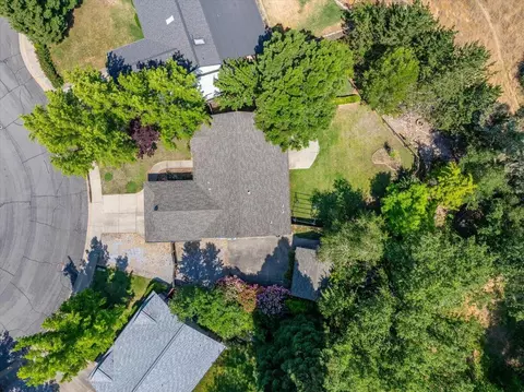 View/Area - 978 Fountain Cir, Redding, CA 96003 photo 1 of 6