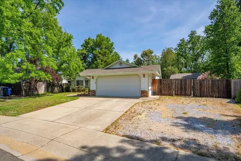 Exterior - 978 Fountain Cir, Redding, CA 96003 photo 2 of 24