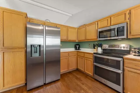 Kitchen - 978 Fountain Cir, Redding, CA 96003 photo 4 of 4