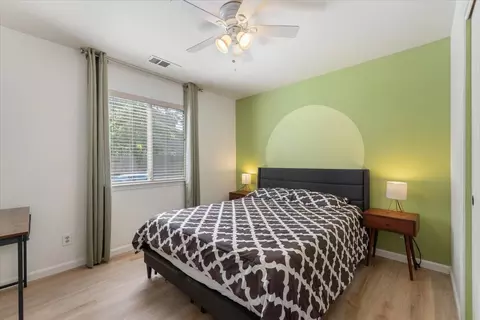 Bedroom - 978 Fountain Cir, Redding, CA 96003 photo 5 of 9