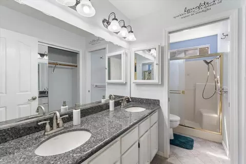 Bath - 978 Fountain Cir, Redding, CA 96003 photo 1 of 5