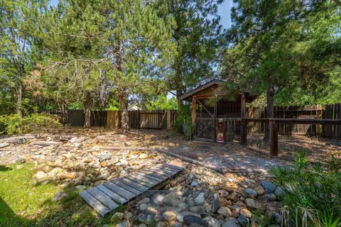 Exterior - 978 Fountain Cir, Redding, CA 96003 photo 20 of 24