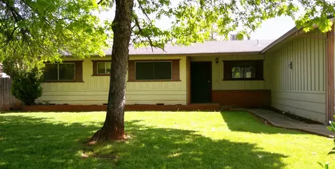 1927 Lindeena Ln, Redding, CA 96002