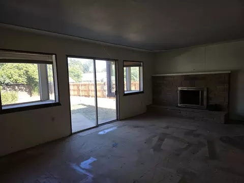 1927 Lindeena Ln, Redding, CA 96002 photo 3