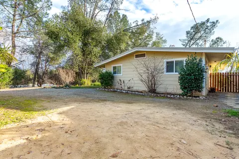 17777 Irish Rd, Redding, CA 96003