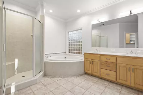 Bath - 4230 Brittany Dr, Redding, CA 96002 photo 1 of 4