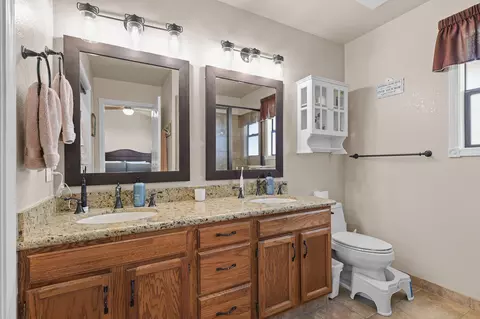 Bath - 1764 Vinson Dr, Redding, CA 96003 photo 1 of 2