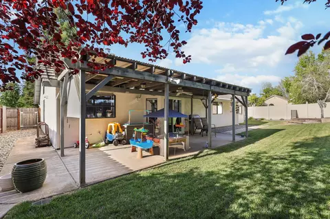 Exterior - 1764 Vinson Dr, Redding, CA 96003 photo 3 of 8