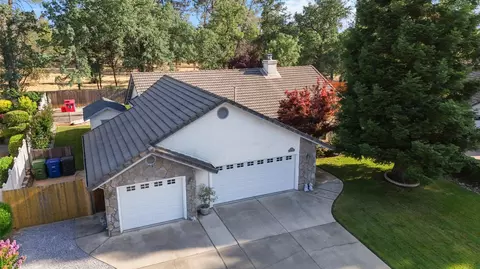 Exterior - 1764 Vinson Dr, Redding, CA 96003 photo 7 of 8